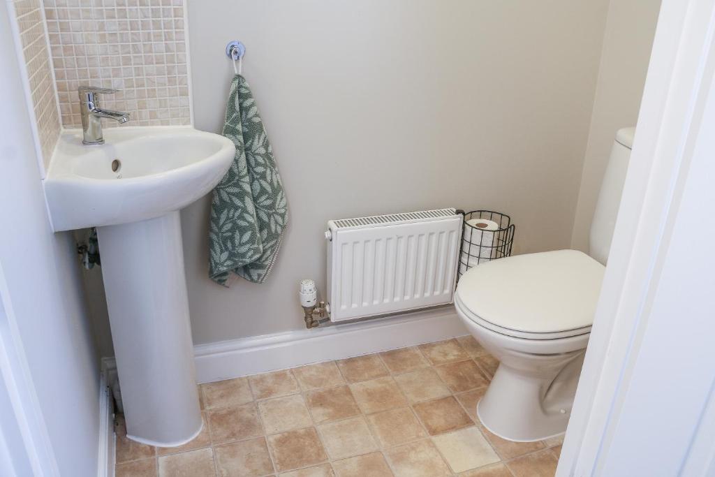 Stylish 2 Bedroom Property 3