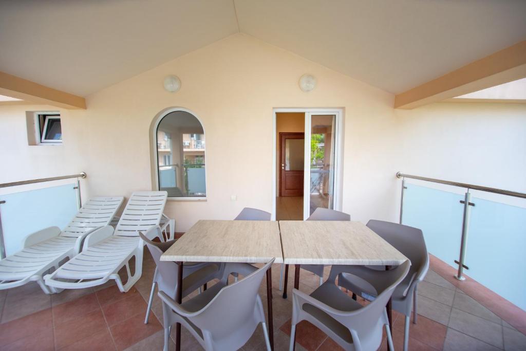 a conference room with a table and chairs at Apartmani Becici in Bečići