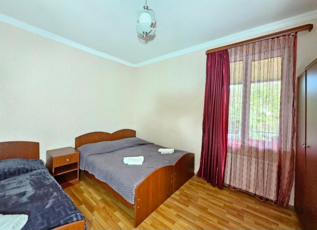 Postel nebo postele na pokoji v ubytování Tsemi Forest ცემი