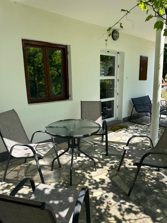 Prostor za sedenje u objektu Tresnjin cvet
