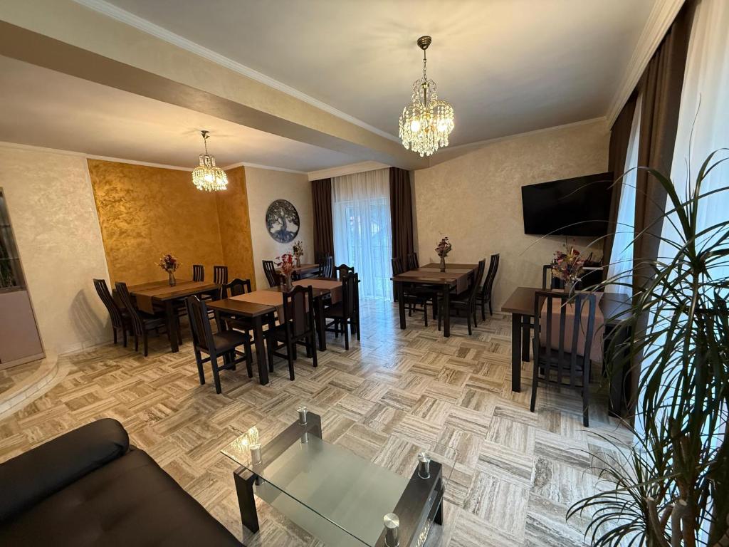 TV a/nebo společenská místnost v ubytování Villa Onix