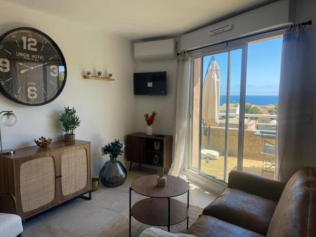 Φωτογραφία από το άλμπουμ του FIDJI - Studio vue sur mer avec piscine σε Sausset-les-Pins