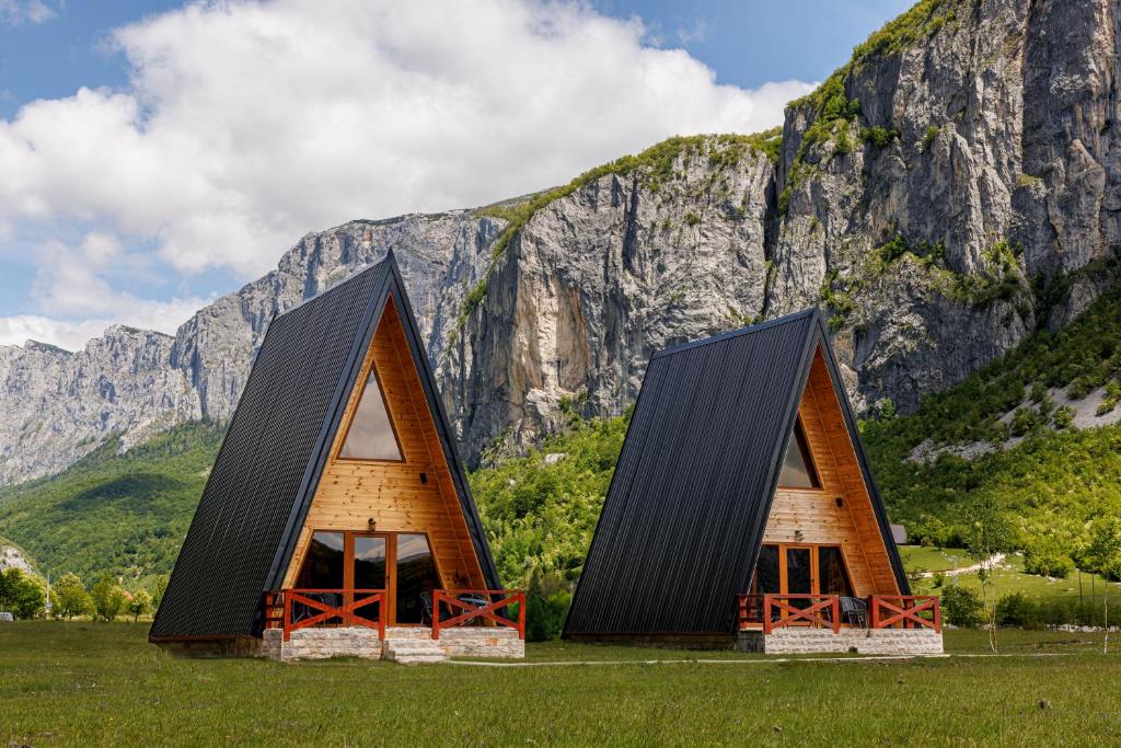 two small houses in front of a mountain at Silence House in Šavnik