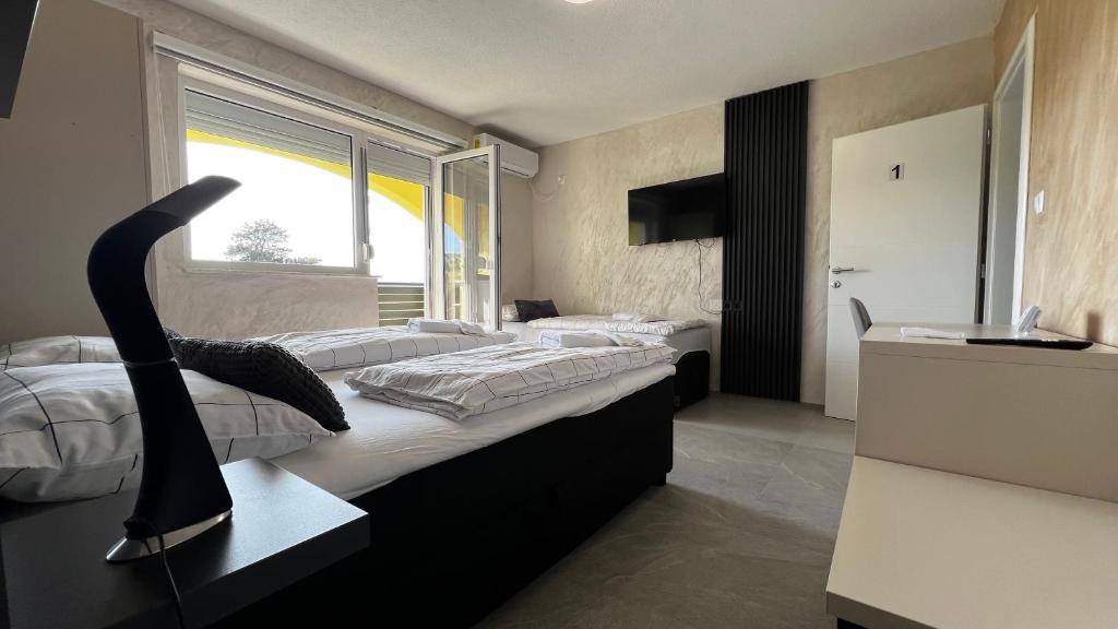 Postel nebo postele na pokoji v ubytování Apartmani Mamić