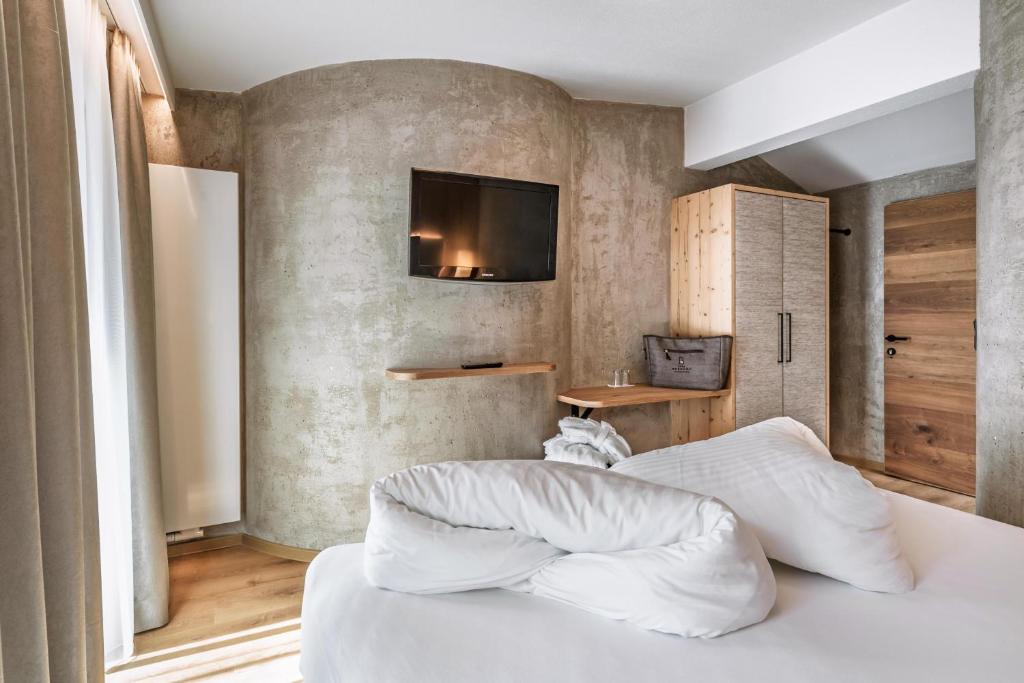 Postel nebo postele na pokoji v ubytování Hotel Berghof Mayrhofen GmbH