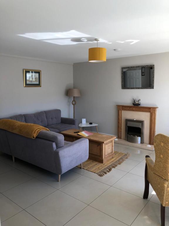 TV a/nebo společenská místnost v ubytování 27 old castlecourt portrush