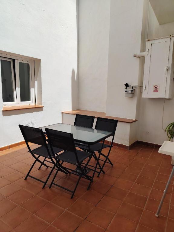 A kitchen or kitchenette at Apartamentos La Bola Suite