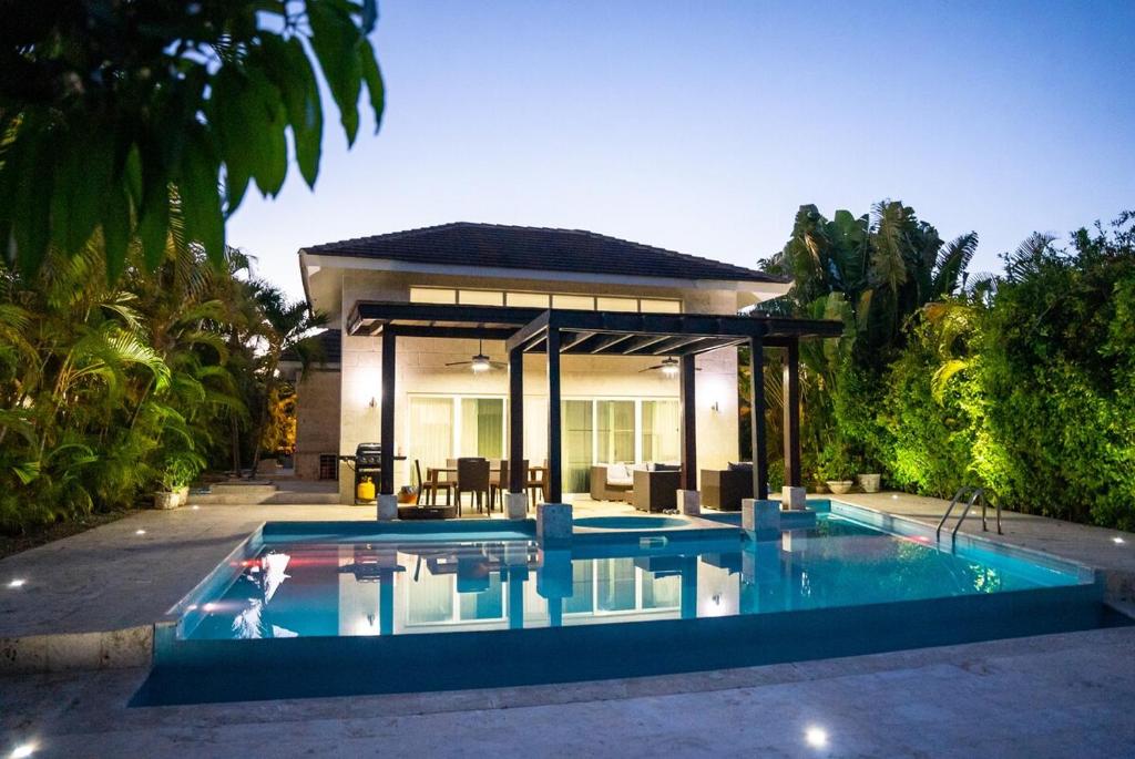 Private Punta Cana Villa with Pool & Golf View, Punta Cana (tarifs ...