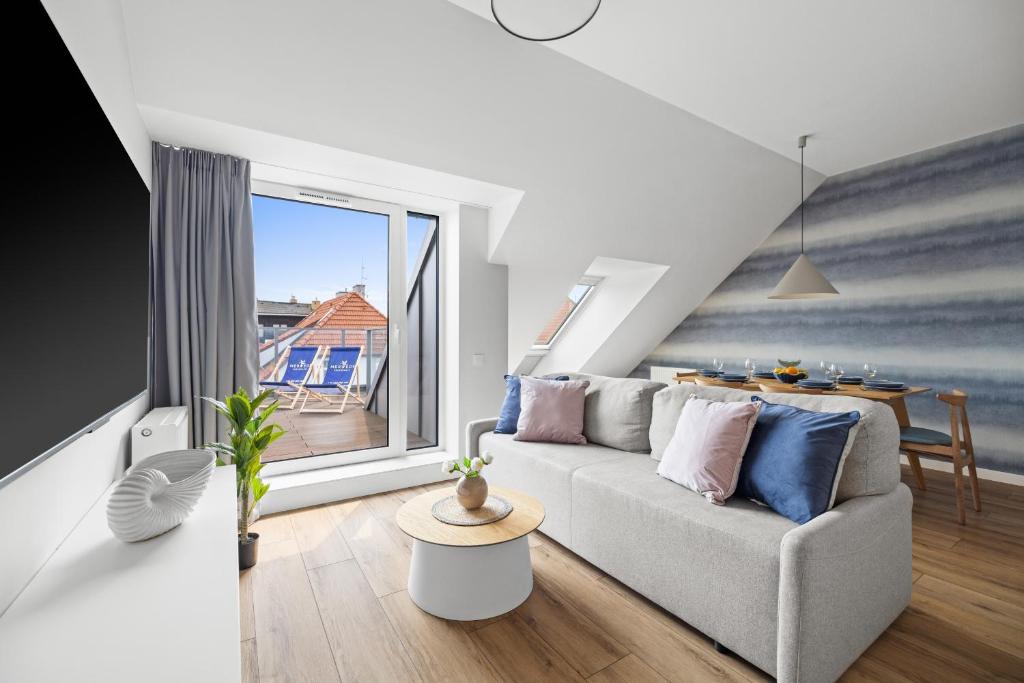 
Two-Bedroom Apartment with Balcony and Sea View
