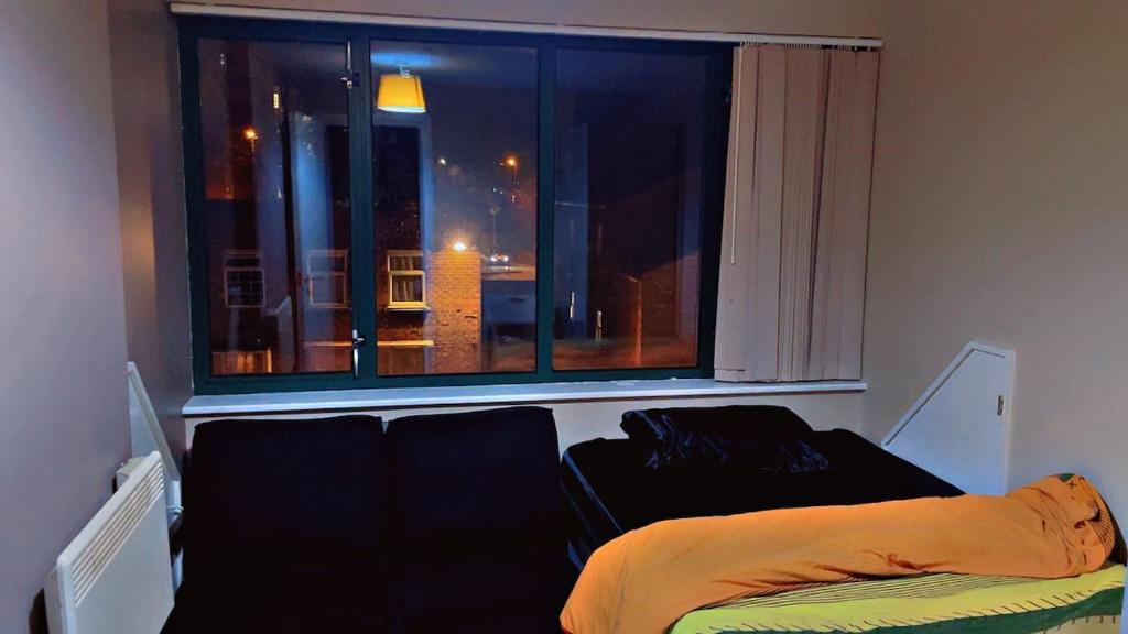 Voodi või voodid majutusasutuse Private Double Bed with Super Fast WiFi Shared Space toas