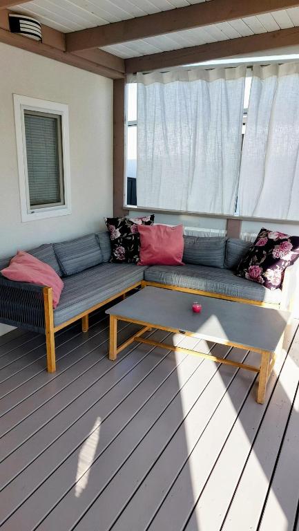 Posedenie v ubytovaní Mobile Home whit sea view LAVOJESA