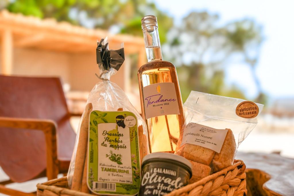 Boissons dans l'établissement Bergerie entre plage et maquis
