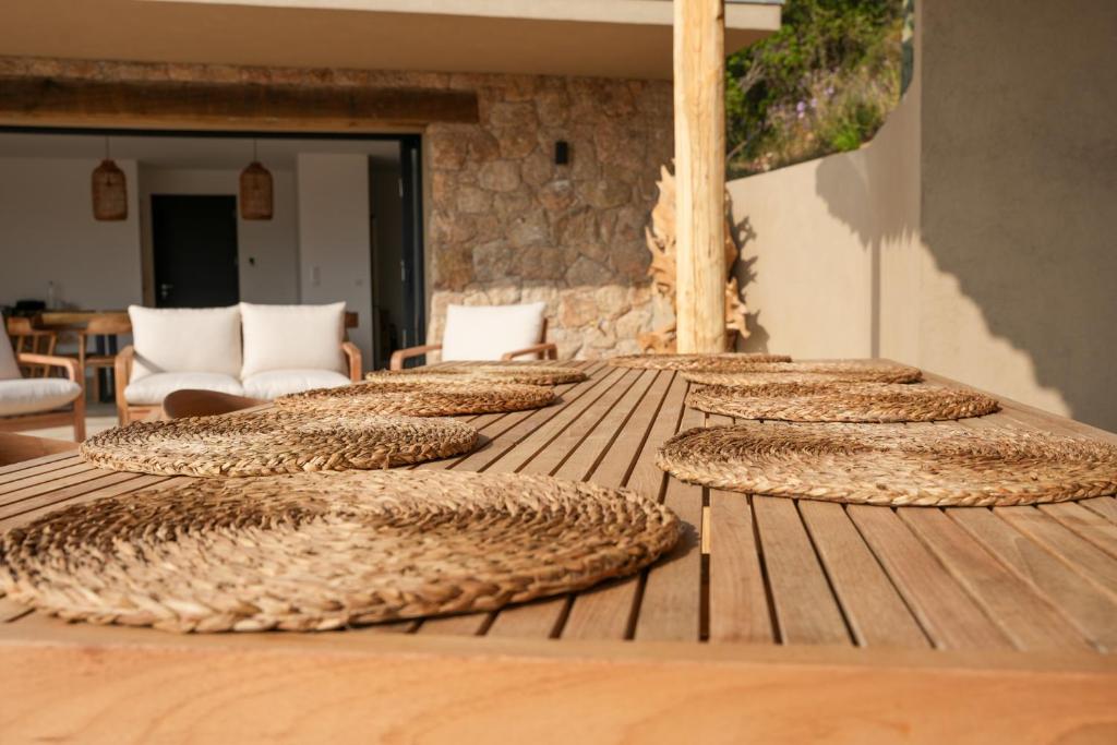 Coin salon dans l'établissement Bergerie entre plage et maquis