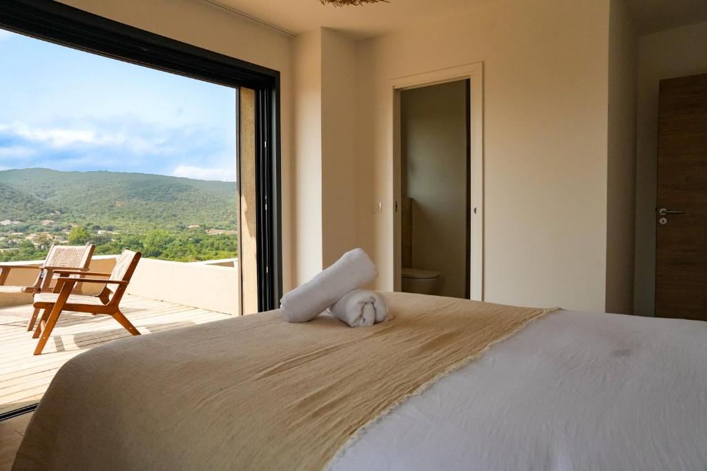 Vue générale sur la montagne ou vue sur la montagne depuis la villa