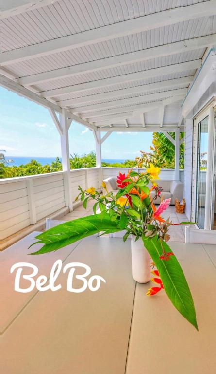Balcon ou terrasse dans l'établissement Haut de villa BEL BO & Bas de villa Tibo accès mer