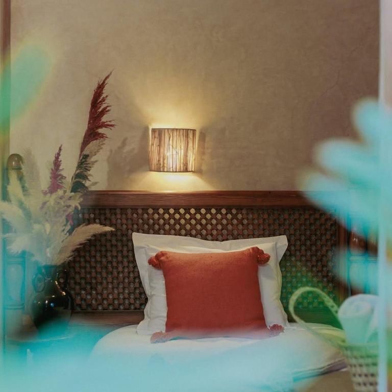 Postel nebo postele na pokoji v ubytování Riad Darino Marrakech Heritage