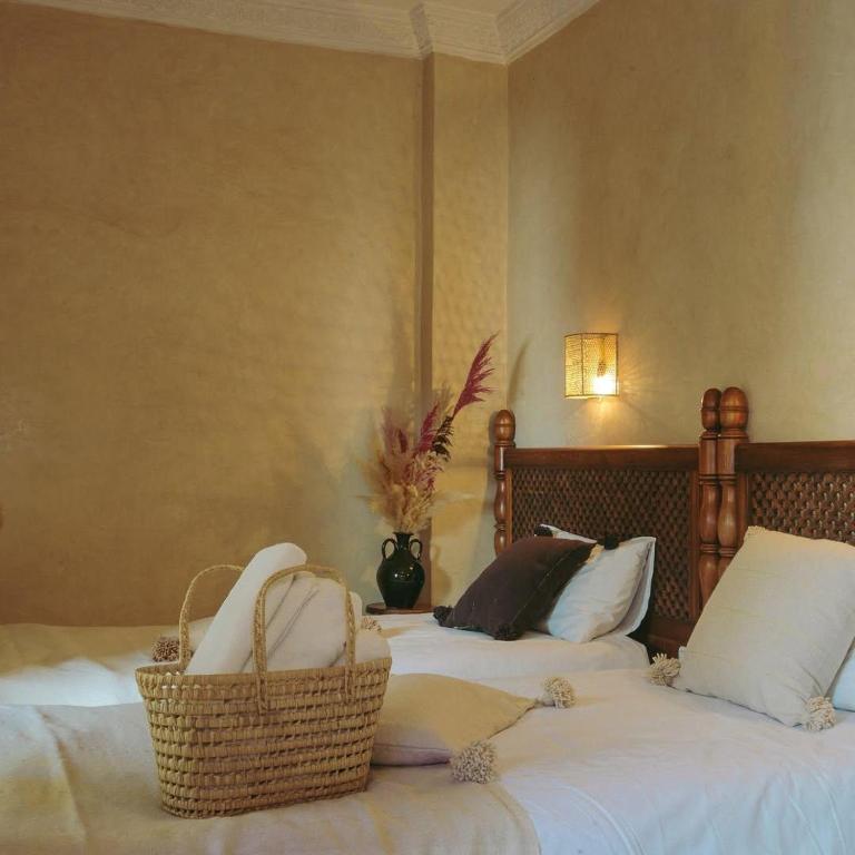 Postel nebo postele na pokoji v ubytování Riad Darino Marrakech Heritage