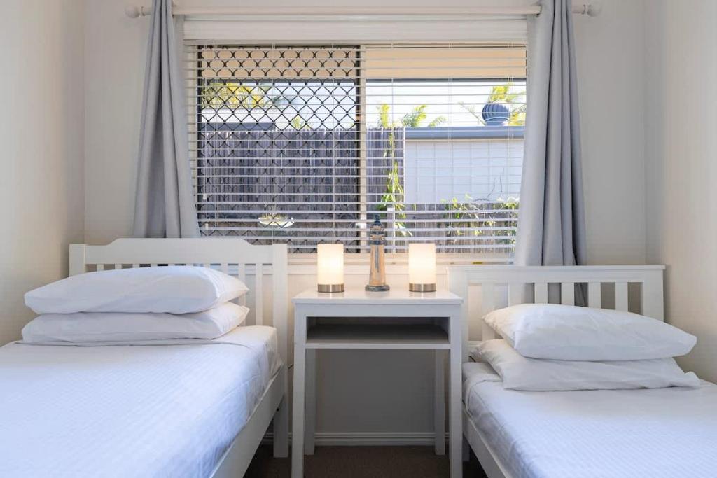 Voodi või voodid majutusasutuse Hidden Gem at Mudjimba - Walk to Cafes & Surf Beach toas