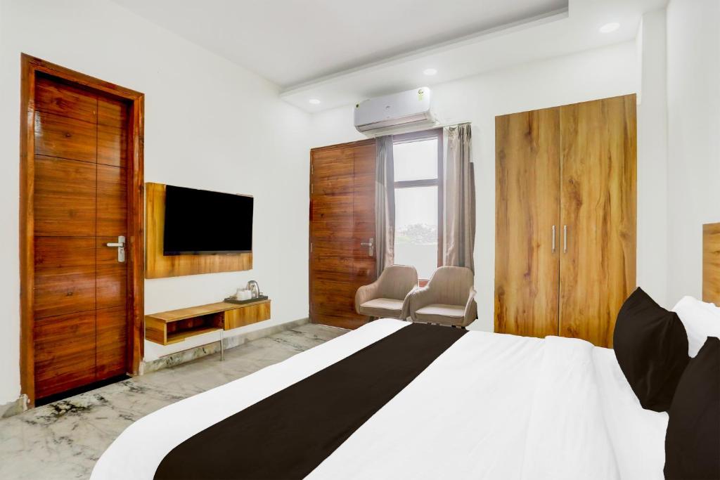 TV a/nebo společenská místnost v ubytování Super Hotel O The Param continental