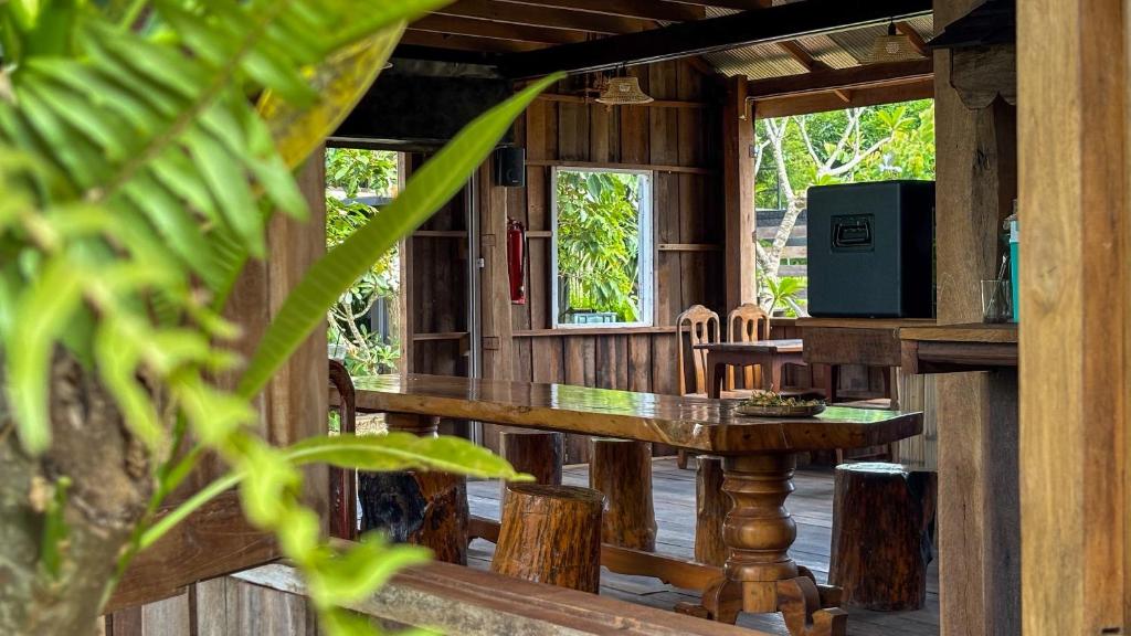 โทรทัศน์และ/หรือระบบความบันเทิงของ DeeTorJai FarmStay Nan ดีต่อใจ ฟาร์มสเตย์ น่าน โดยเจ้าของ