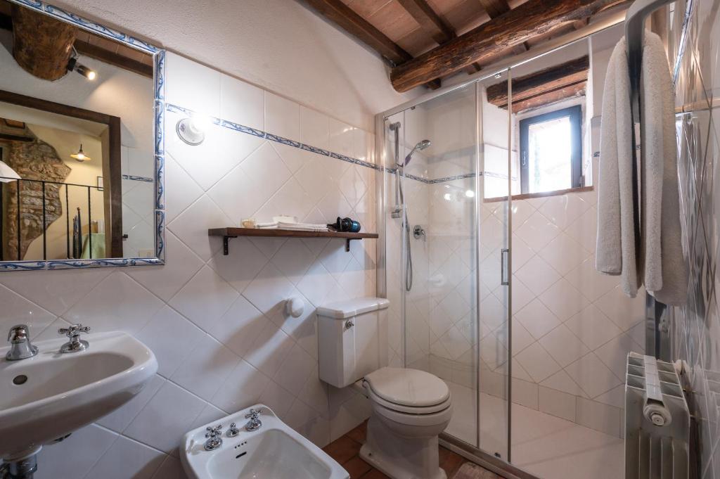 Koupelna v ubytování Agriturismo Colli di Travale