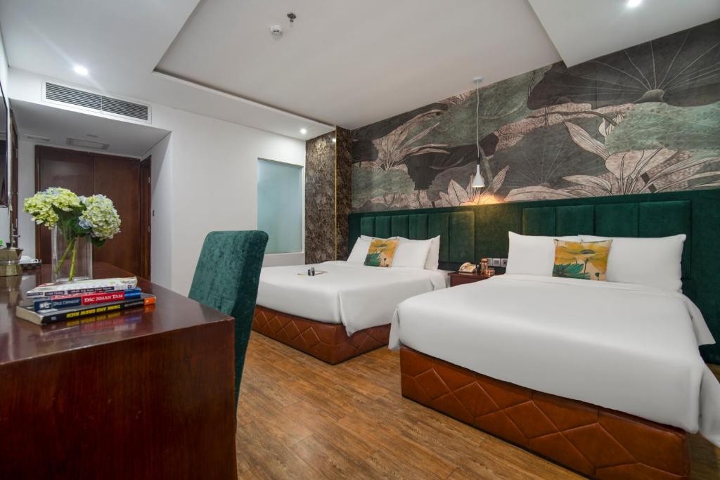 Postel nebo postele na pokoji v ubytování Pha Lê Hotel