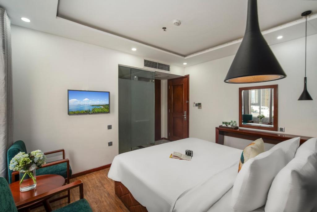 Postel nebo postele na pokoji v ubytování Pha Lê Hotel