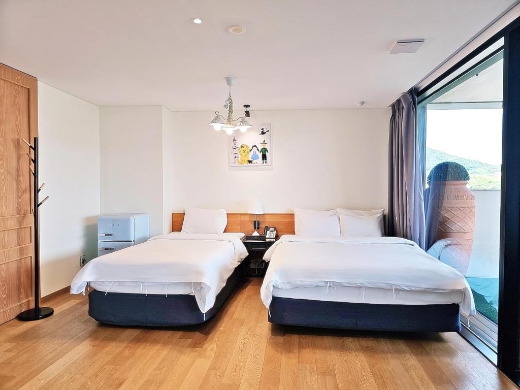 Postel nebo postele na pokoji v ubytování Suncheon Hotel Gite