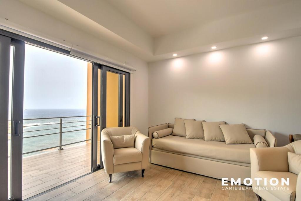 Χώρος καθιστικού στο Brand New 2-bedroom apartment with sea view in Point Blanche