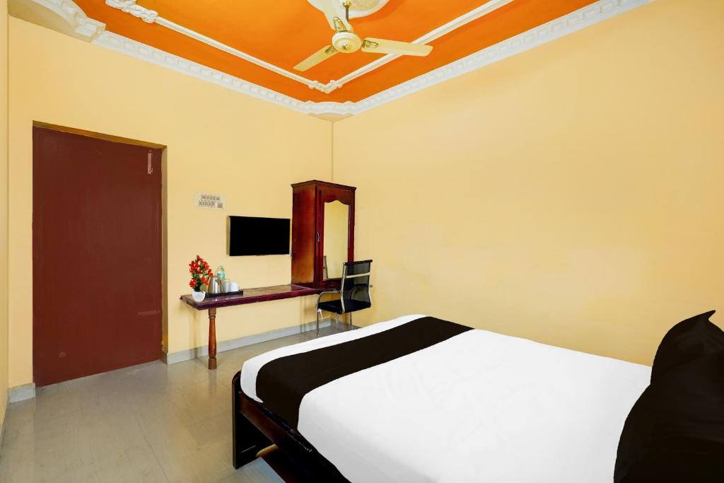 TV a/nebo společenská místnost v ubytování Super Hotel O Nemeli Road Sriram Nagar