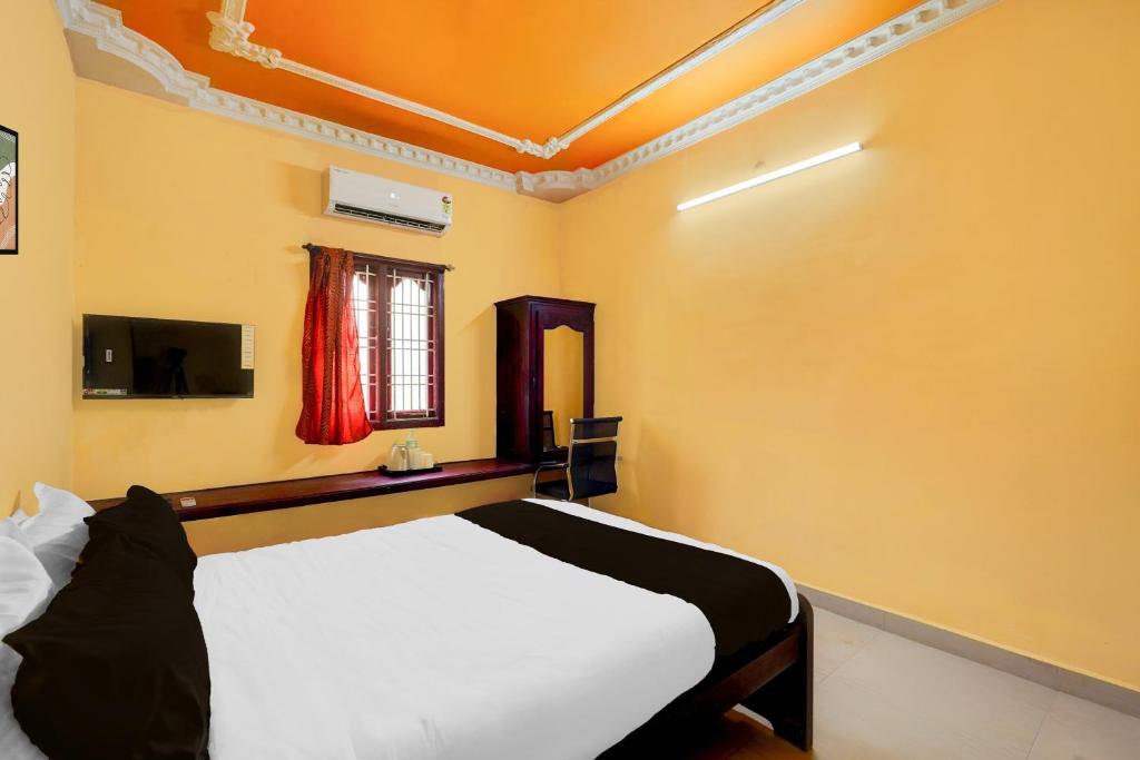 TV a/nebo společenská místnost v ubytování Super Hotel O Nemeli Road Sriram Nagar