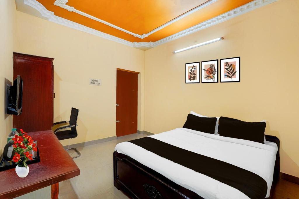 Postel nebo postele na pokoji v ubytování Super Hotel O Nemeli Road Sriram Nagar