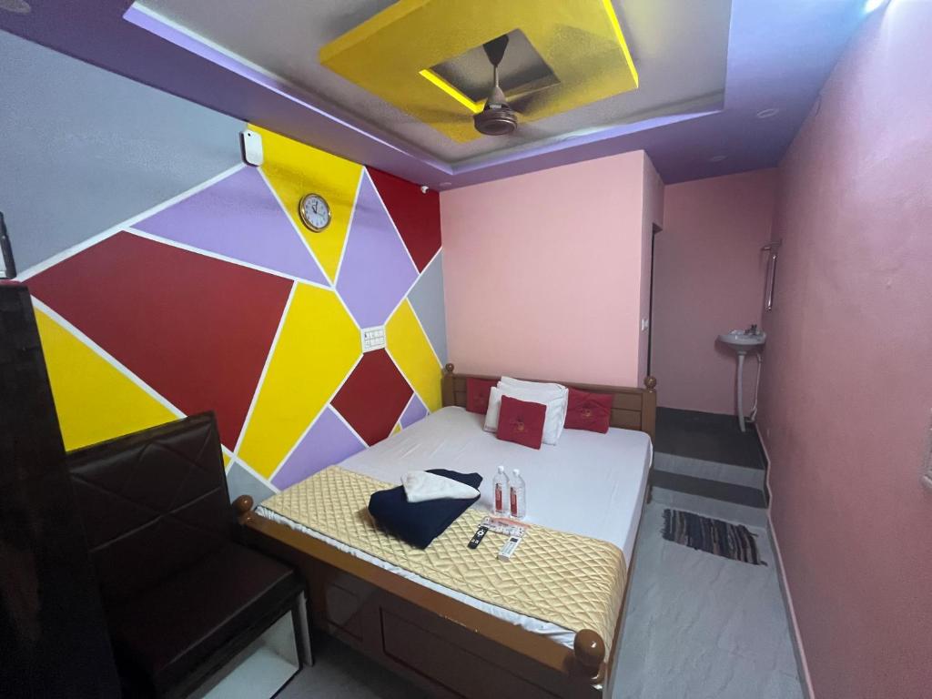 Postel nebo postele na pokoji v ubytování PANMOZHI RESIDENCY