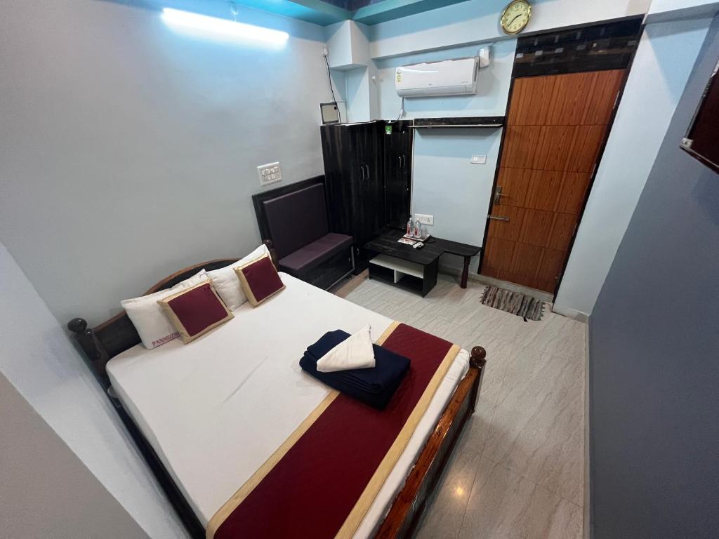 Postel nebo postele na pokoji v ubytování PANMOZHI RESIDENCY