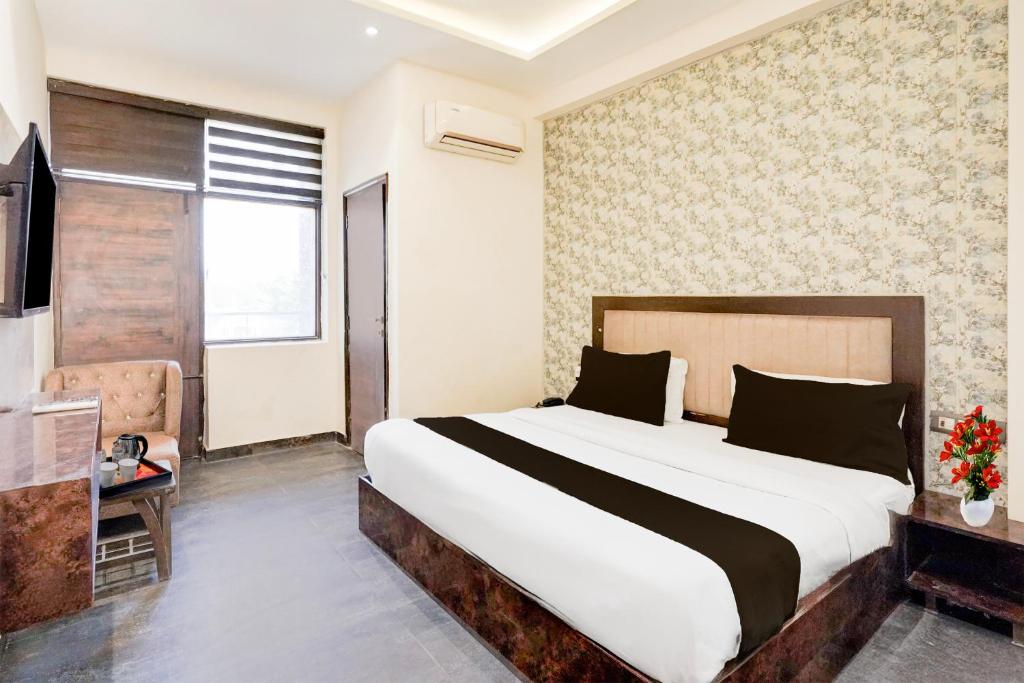 Postel nebo postele na pokoji v ubytování Super Collection O Sector 108 Noida