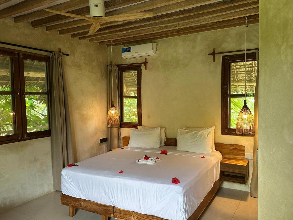 Ein Bett oder Betten in einem Zimmer der Unterkunft Maisha Nungwi - Boutique Hotel