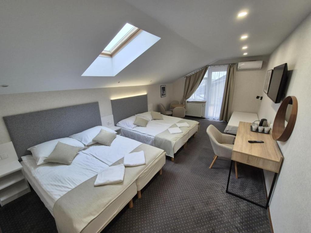 Wojciech-pokoje PREMIUM-śniadania bufet-2 sale zabaw-możliwość wyżywienia - Standard Family Room