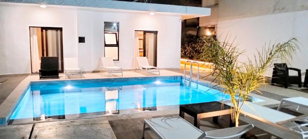 Πισίνα στο ή κοντά στο Luxsuites