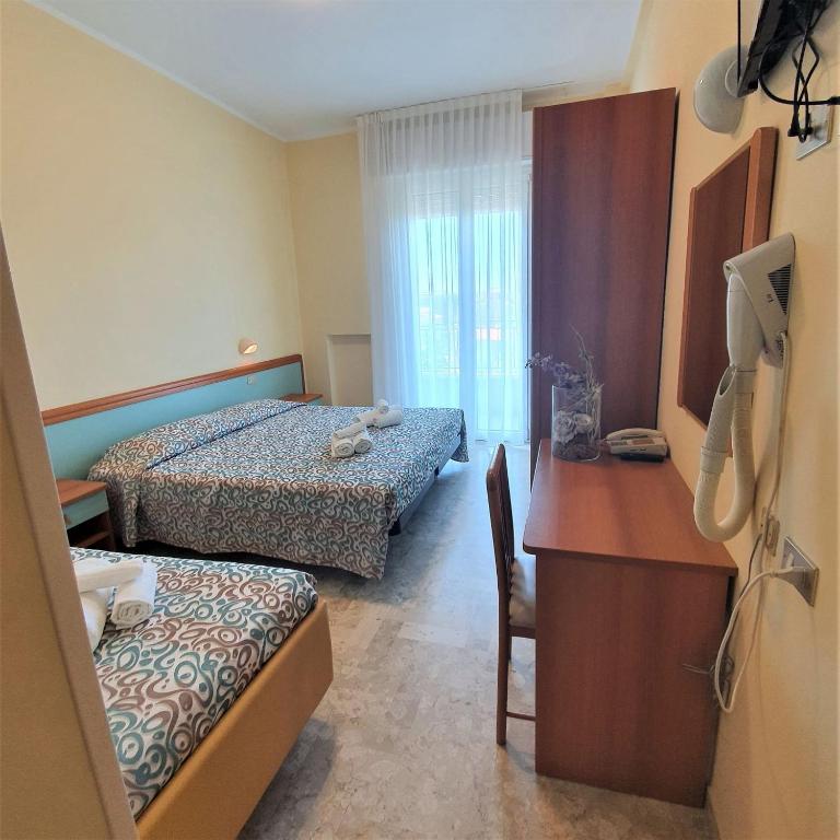 Postel nebo postele na pokoji v ubytování Hotel De La Plage