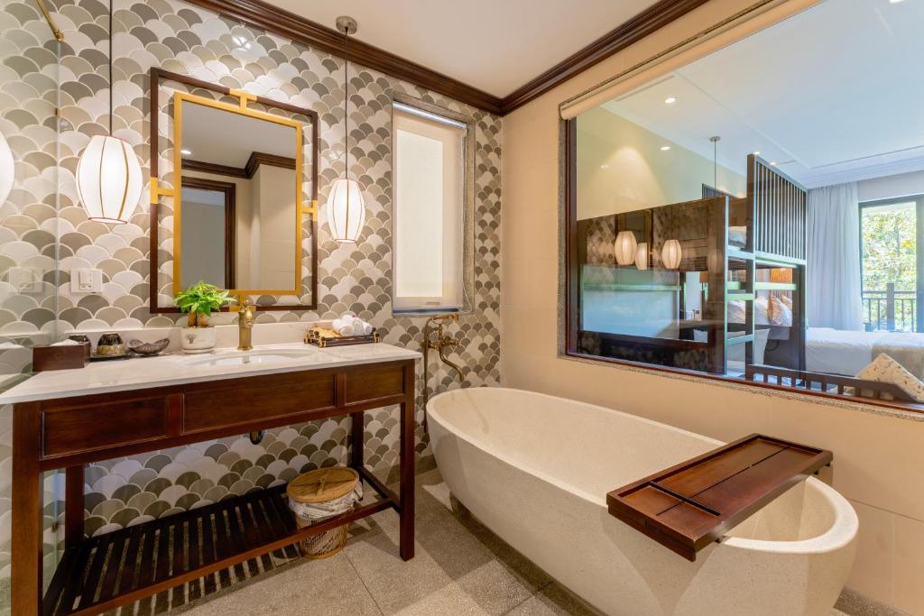 Villa Family Suite with Balcony