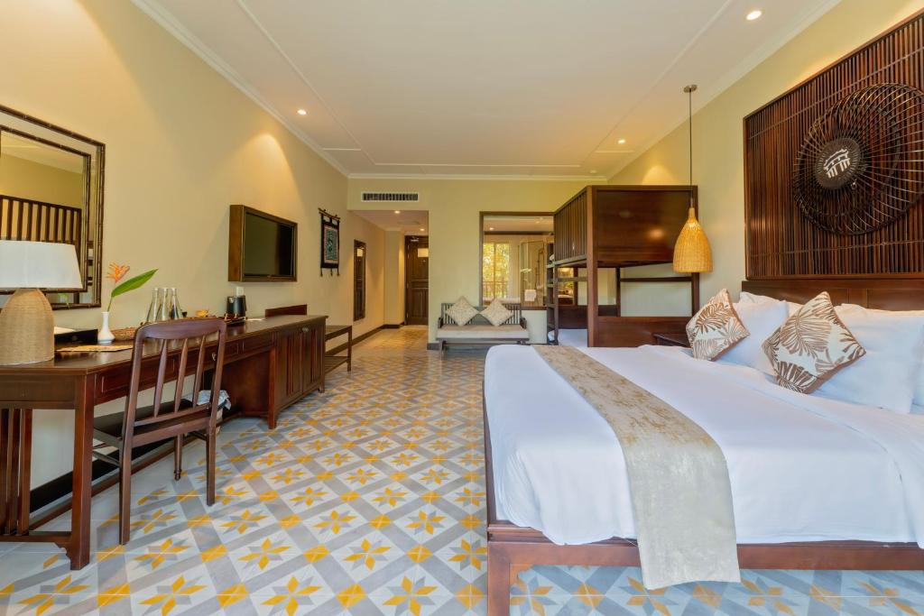 Villa Family Suite with Balcony