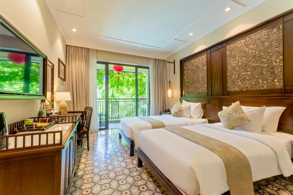 Villa Junior Suite Pool View with Balcony