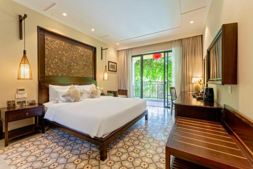 Villa Suite Pool View with Balcony