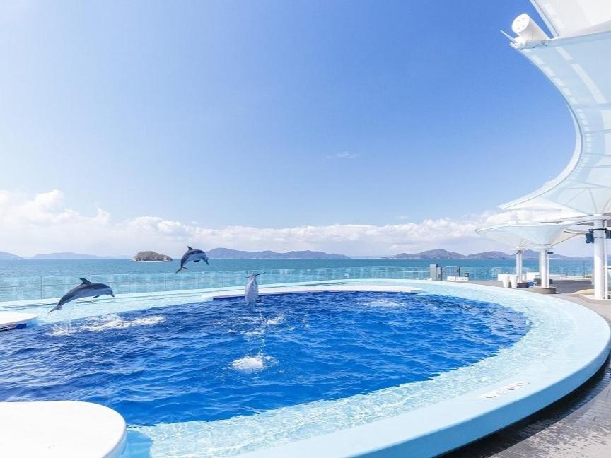 Bazén v ubytování Sakaide Grand Hotel nebo v jeho okolí