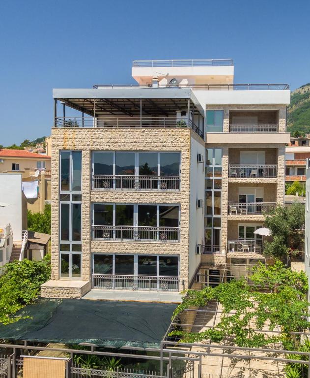 Budova, kde se aparthotel nachází
