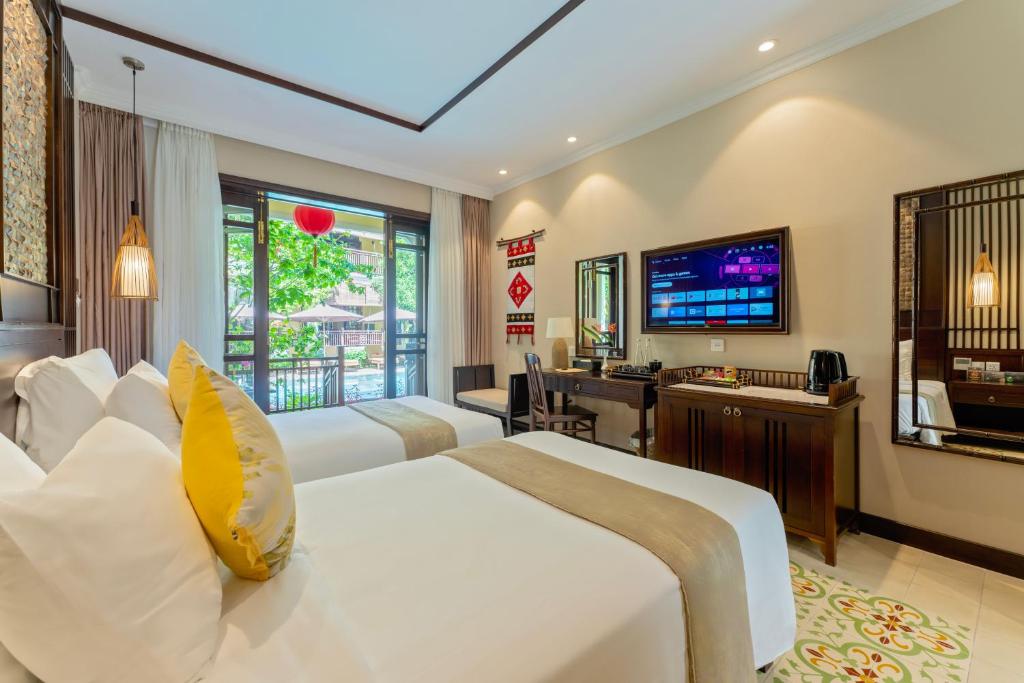 Ahoy Suite Pool View with Private Outdoor Shower