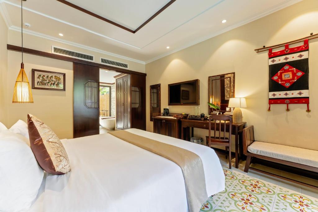 Ahoy Suite Pool View with Private Outdoor Shower