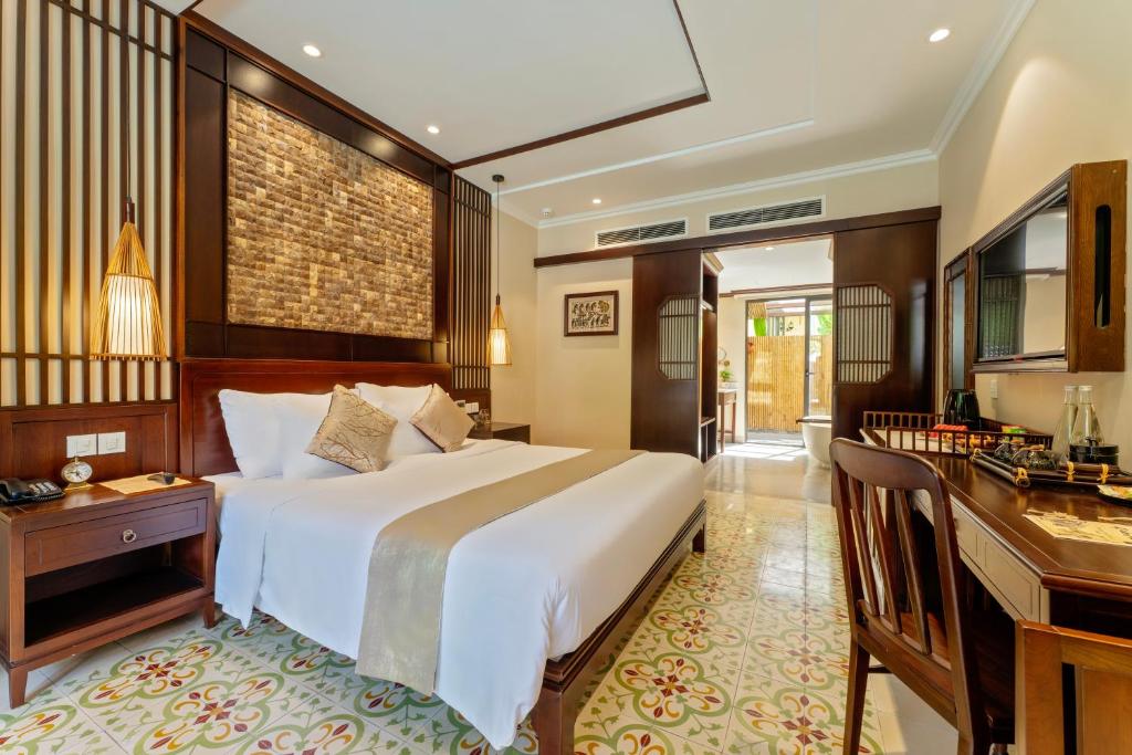 Ahoy Suite Pool View with Private Outdoor Shower