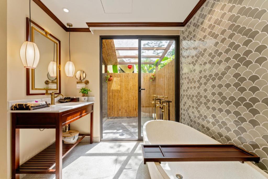 Ahoy Suite Pool View with Private Outdoor Shower