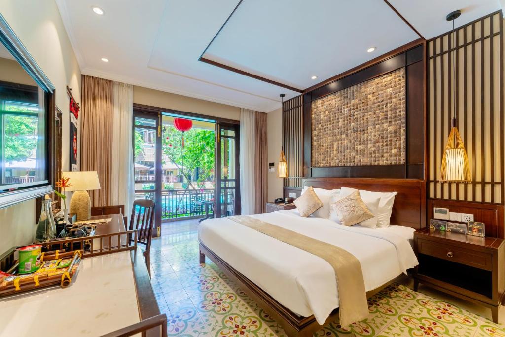Ahoy Suite Pool View with Private Outdoor Shower